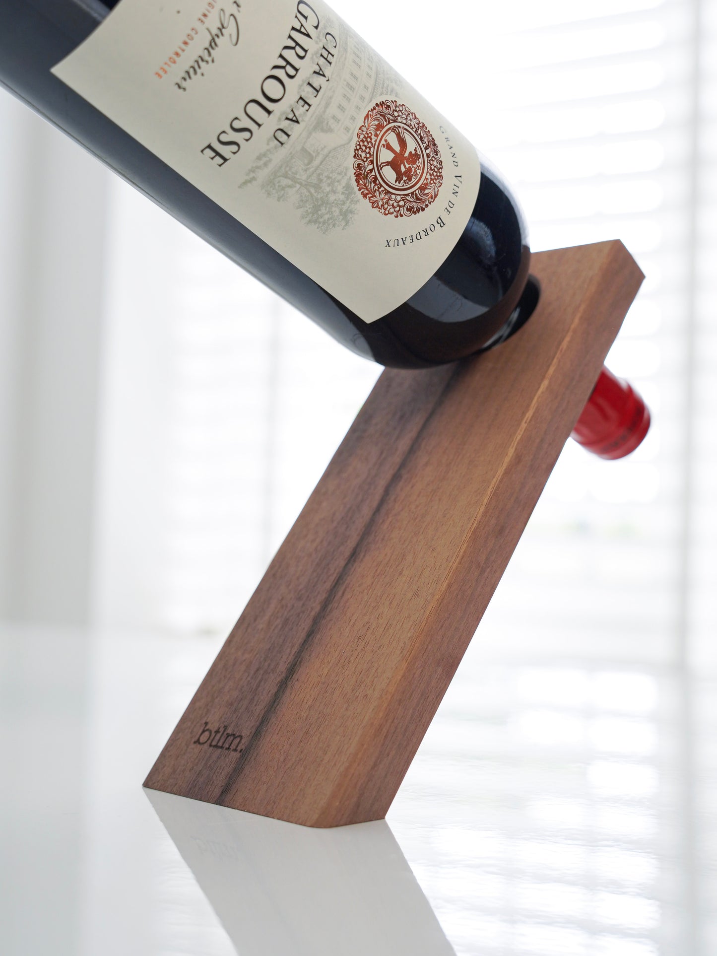 LEVI - wine bottle balancer