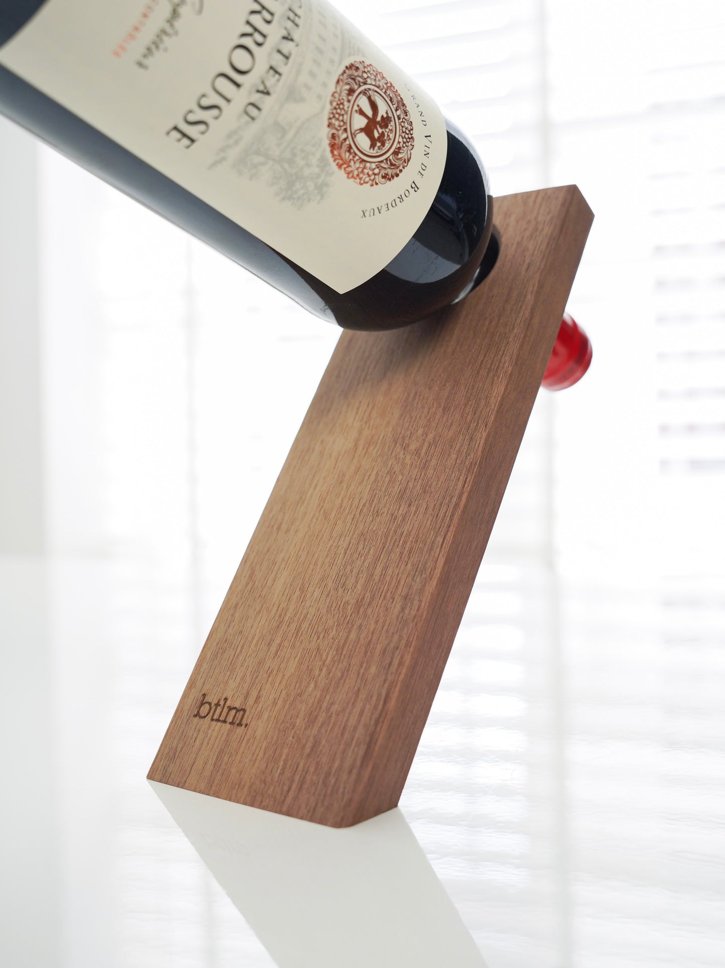 LEVI - wine bottle balancer